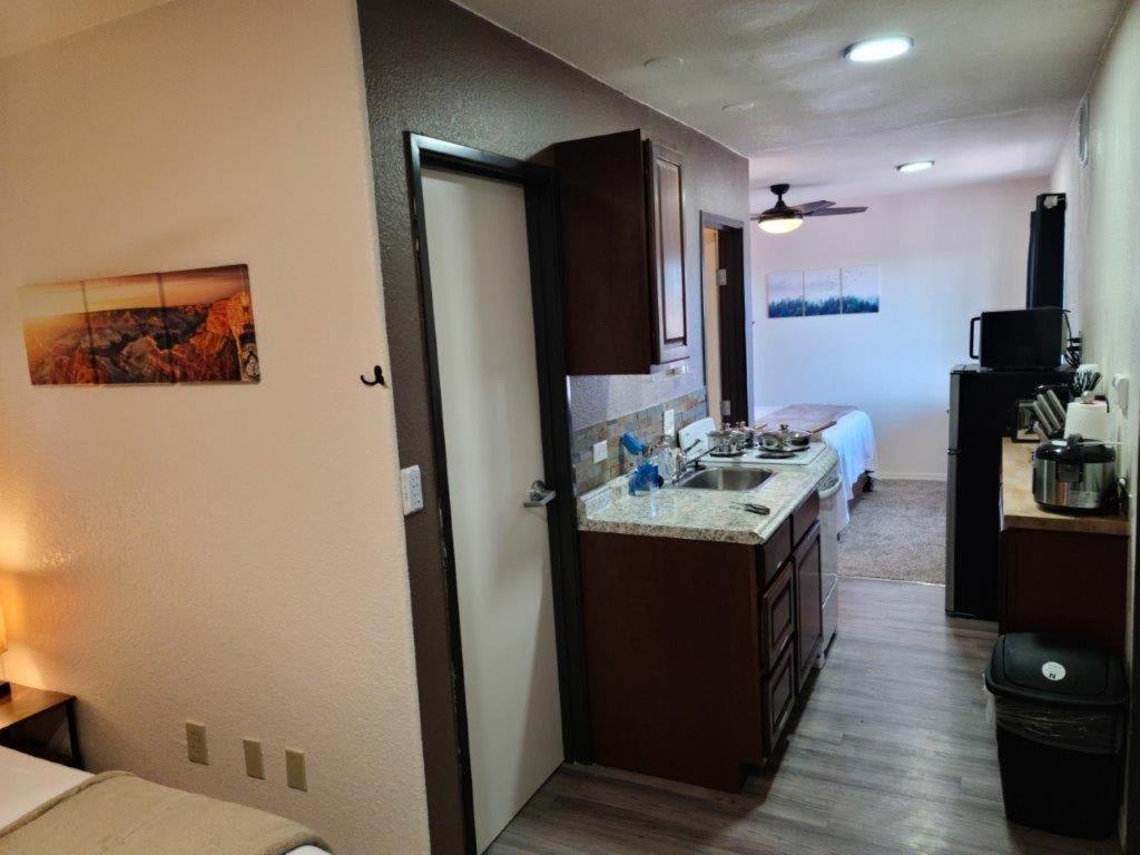 069B Comfortable Suite With Kitchenette And King Bed Near South Rim Sleeps 4 瓦莱 外观 照片