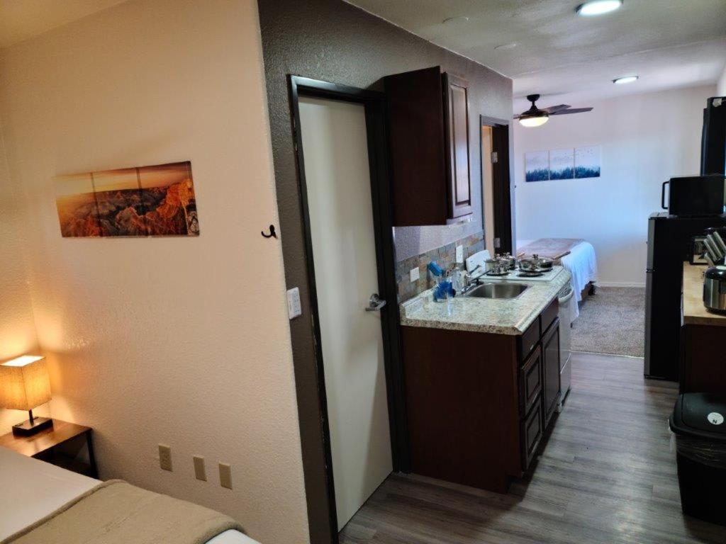 069B Comfortable Suite With Kitchenette And King Bed Near South Rim Sleeps 4 瓦莱 外观 照片