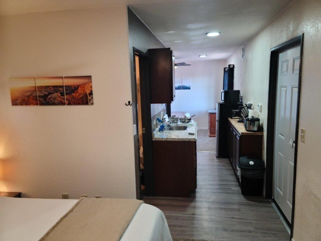 069B Comfortable Suite With Kitchenette And King Bed Near South Rim Sleeps 4 瓦莱 外观 照片
